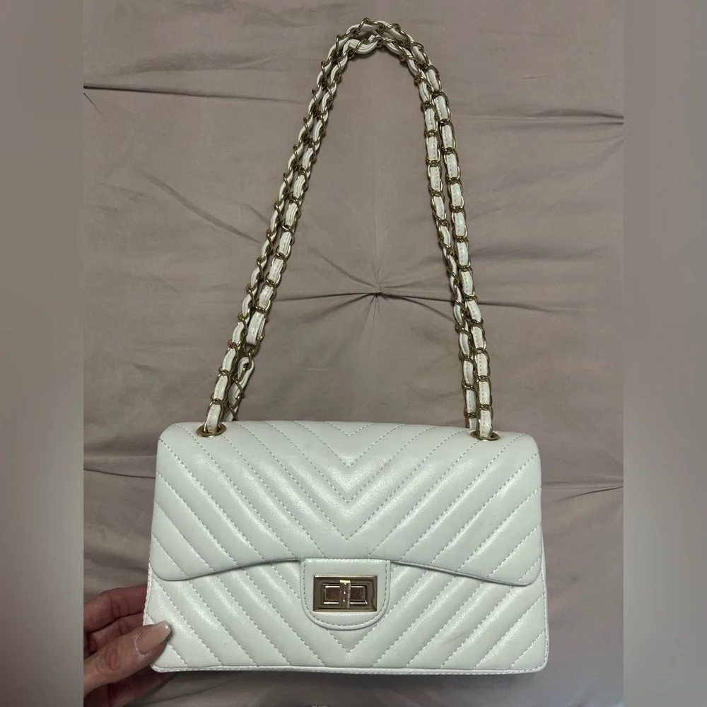 Brand New Elegant White Quilted Chain Shoulder Bag - Picture 1 of 5